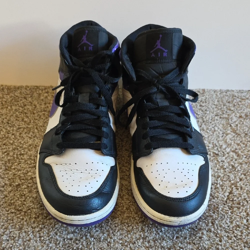 Nike Air Jordan 1 Mid Sneakers Size 11